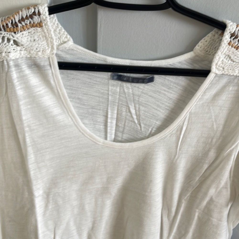Short sleeve top off white color